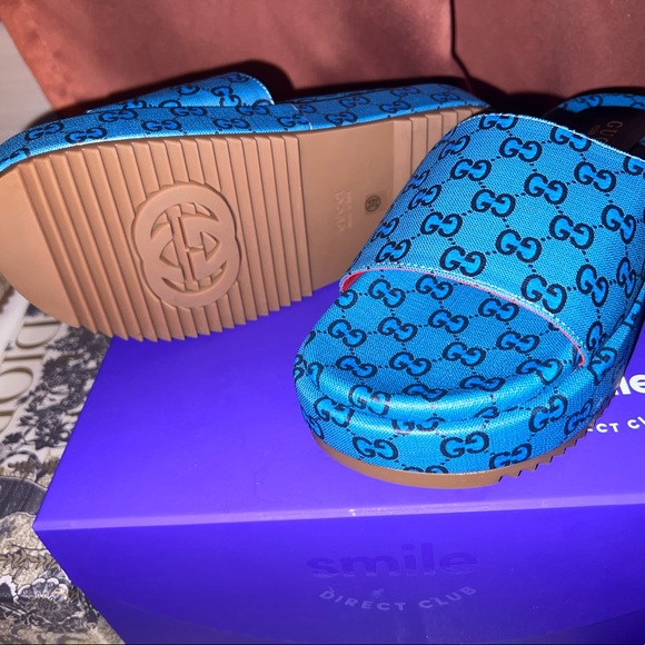 Woman’s platform slides - Picture 2 of 2